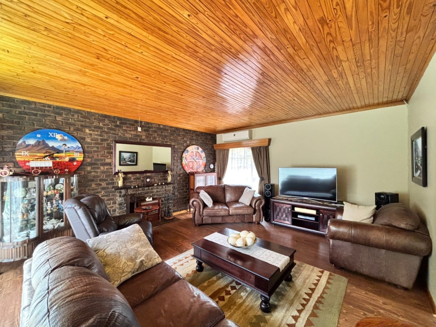 6 Bedroom Property for Sale in Flamwood North West